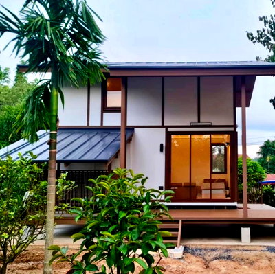 Houses for sale Kasetsart University Si Racha Campus : Prefabricated modular homes for sale. Loft style, balcony, and includes a pet house. Construction services available nationwide.