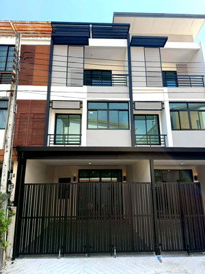 Townhouses for sale : Townhome for sale : Signature Watcharapol, 17 square wah. 3 bedrooms 3 bathrooms, Fully furnished