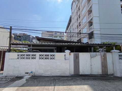 ขาย ที่ดิน ลาดพร้าว 18 แยก 4-1 🔥 เพียง 9,590,000 บาท 🚆 ใกล้ MRT ลาดพร้าว 