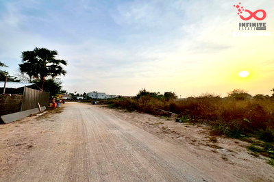 ขายที่ดิน : ขายที่ดิน 50 ตร.ว.พรประภานิมิตร 33 พัทยา-บางละมุง ชลบุรี ถมแล้ว