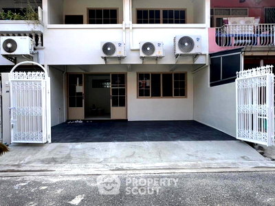 เช่าทาวน์โฮม เขตดินแดง : ทาวน์โฮม 3 ห้องนอน 140 ตร.ม. เลี้ยงสัตว์ได้ ใกล้ MRT พระราม 9 (ID 1999650)