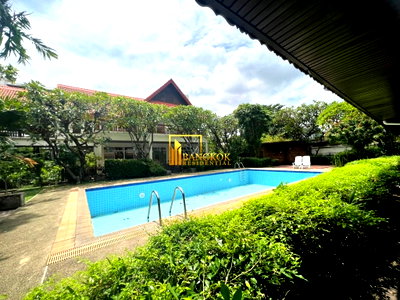 เช่าบ้านเดี่ยว ถนนเพชรบุรี กรุงเทพฯ : Very Spacious 3 Bedroom House With Pool in Ekkamai Area - BR2621CD