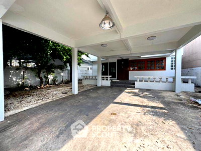 Houses for sale สถาบันเทคโนโลยีไทย-ญี่ปุ่น : 5-BR House 250 Sqm Near ARL Hua Mak (400m) | Suan Luang (ID 2779982)