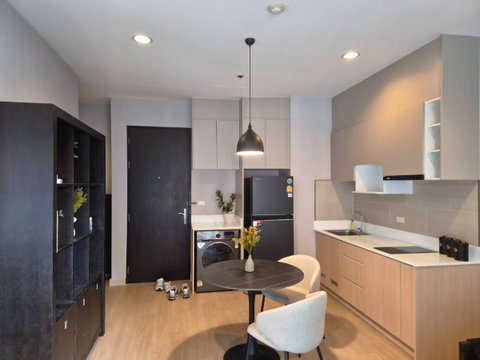 Available for rent! Baan Klang Krung Siam-Patumwan. The Newly renovated 2 Bedroom with cozy living nearby BTS Station. Ready to move in.