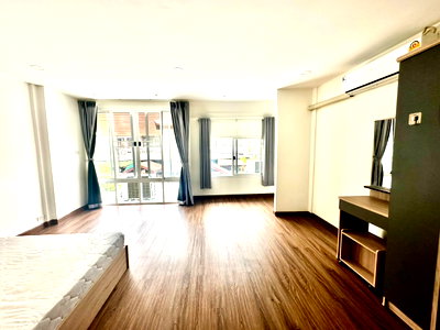 Townhouses for rent Thailand Cultural Centre  : 🔥 2-Storey House for Rent in Pracharat Bamphen – Fully FunctionalNear MRT Huai Khwang 🚇  with Ensuite Bathrooms, Move-in Ready!