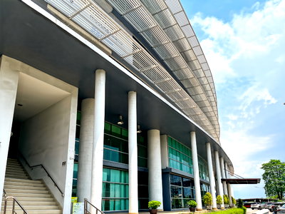 Office for rent : Private office space tailored to your business’ unique needs in HQ OSC Building