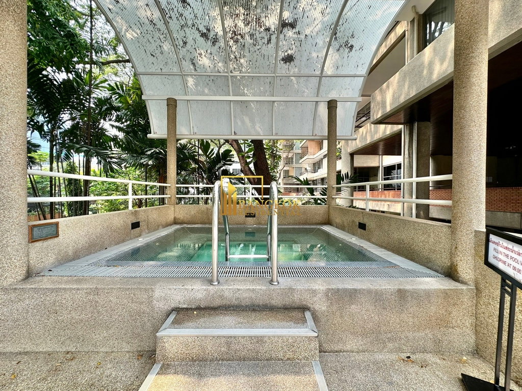 รูป Spacious 4 Bedroom Penthouse Apartment in Sukhumvit 7 - BR0669AP - รูปที่ 45/58