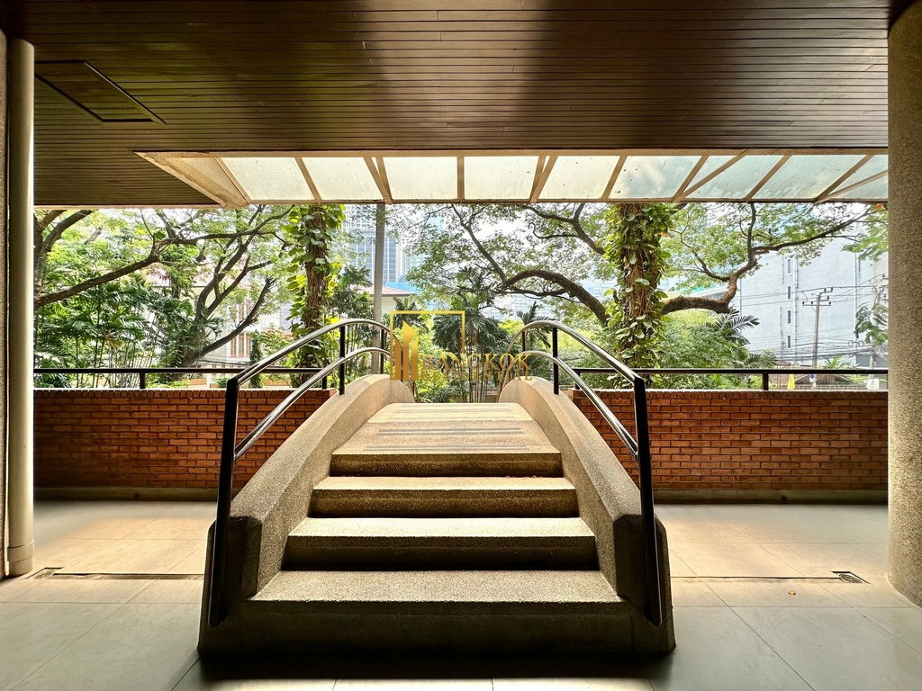 รูป Spacious 4 Bedroom Penthouse Apartment in Sukhumvit 7 - BR0669AP - รูปที่ 57/58