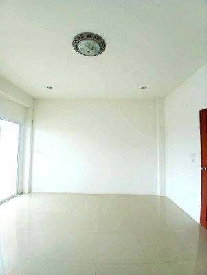 ทาวน์โฮม เพชรบุรี : ทาวน์เฮ้าส์ 18 ตร.วา ม.ทรัพย์มงคล อำเภอชะอำ จังหวัดเพชรบุรี 1.3M