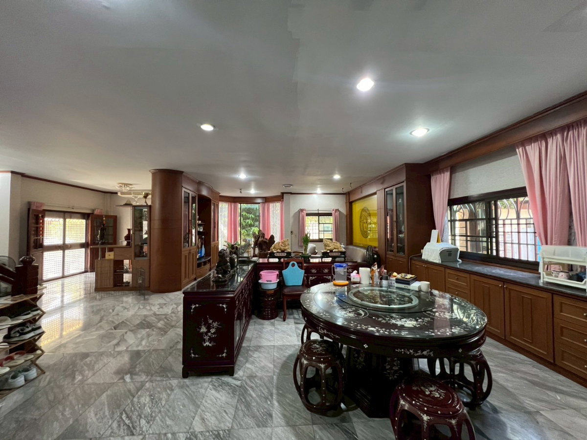 รูป 📍 ขาย หมูบ้านปรีชา ทำเลศรีนครินทร์ | บ้านกว้างอยู่สบาย ราคาดีคุ้มค่า | ใกล้ห้างและสิ่งอำนวยความสะดวก  - รูปที่ 22/31