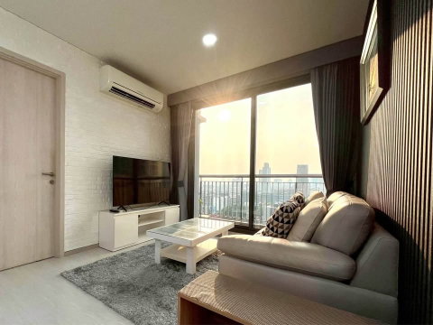 Condo for rent at Rhythm Sukhumvit 42 (corner unit near BTS Ekkamai) (Rt-01)