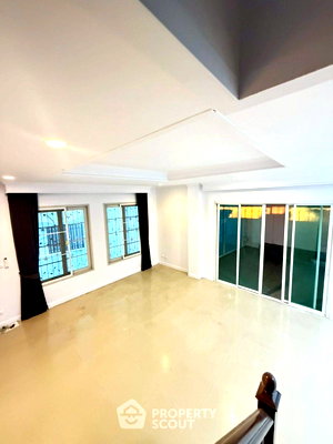 Townhouses for rent Thonburi Vocational College : 3-BR Townhouse For Rent, Urban Sathorn Ratchapruek, Phasi Charoen (ID 2782394)