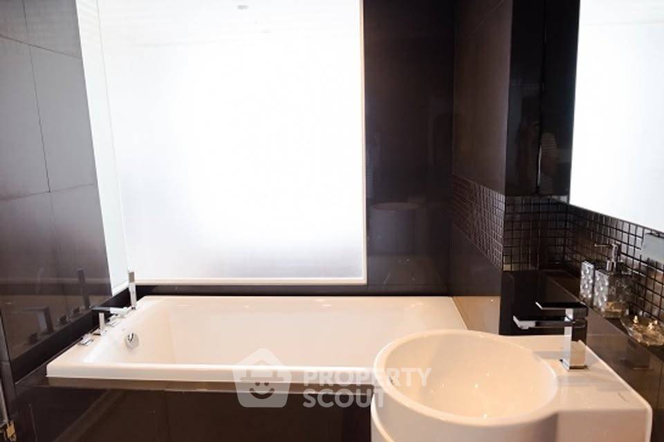 รูป คอนโด 2 ห้องนอน 67 ตร.ม. ชั้นสูง 34 ที่ Rhythm Sathorn ใกล้ BTS สะพานตากสิน 300 ม. (ID 2783474) - รูปที่ 8/10