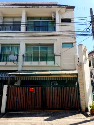 ทาวน์โฮม ถนนลาดปลาเค้า : 📌 ขายทาวน์เฮาส์ โครงการ บ้านกลางเมือง สวิสทาวน์ เกษตร-นวมินทร์ 3 ชั้น 3 ห้องนอน 3 ห้องน้ำ