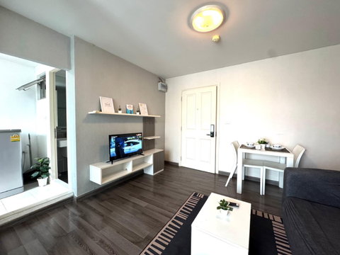 Rent, D'Vieng Santitham, close to many amenities, only 13,000 THB/month (short-term rentals accepted).