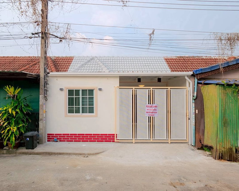 ขายทาวน์โฮม : ขายทาวน์เฮ้าส์บัวทอง 4 บ้านกล้วย-ไทรน้อย 18 ตร.ว. 3 นอน แต่งใหม่พร้อมอยู่ ฟรีโอน