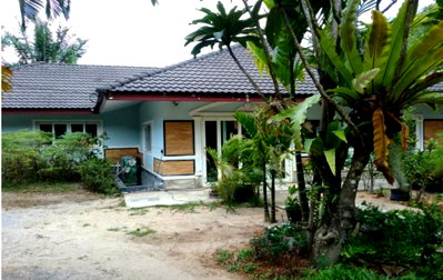 ขายที่ดิน : ที่ดินพร้อมสิ่งปลูกสร้าง 1674.5 ตร.วา อำเภอเมืองกระบี่ จังหวัดกระบี่ 9.2M