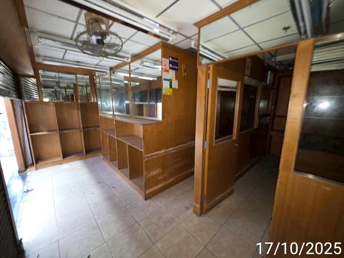 picture OFFICE 30.77 Sq.w. Pom Prap Sattru Phai Bangkok for 3.9M - 14/23