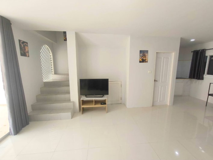 รูป ให้เช่าทาวน์โฮมใหม่ 3 ชั้นสไตล์มอรอคโค ใกล้ ม.บูรพา บางแสน - รูปที่ 2/16