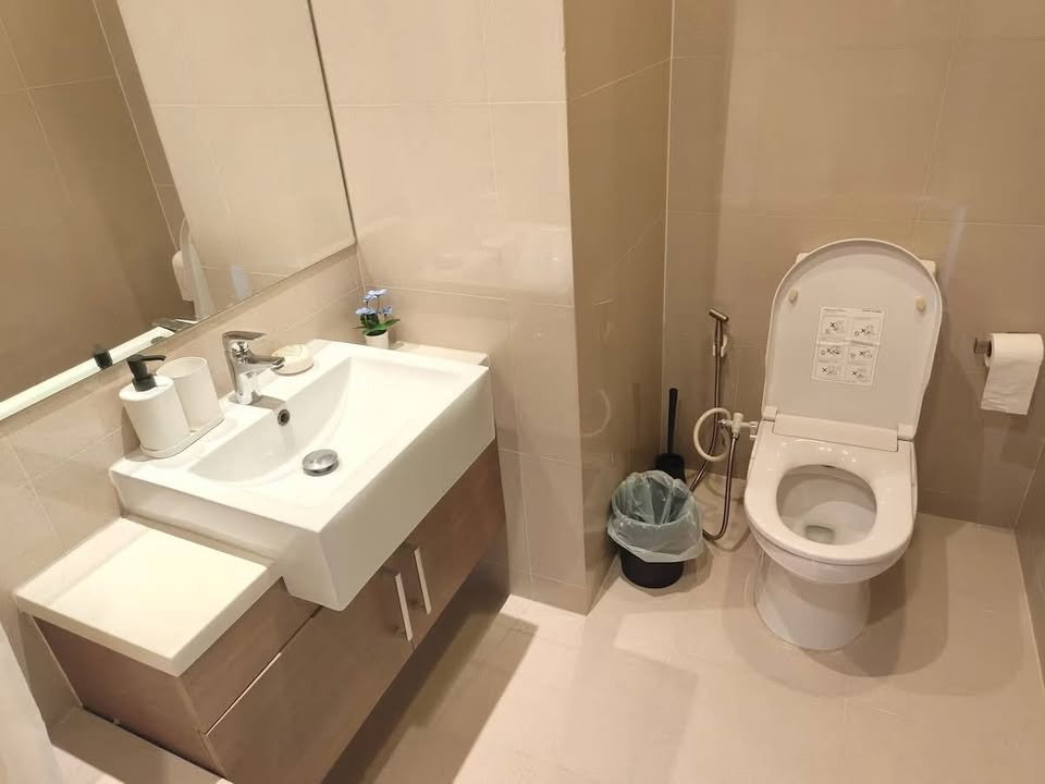 picture Condo for Rent at Noble Refine (F6904006) - 3/9