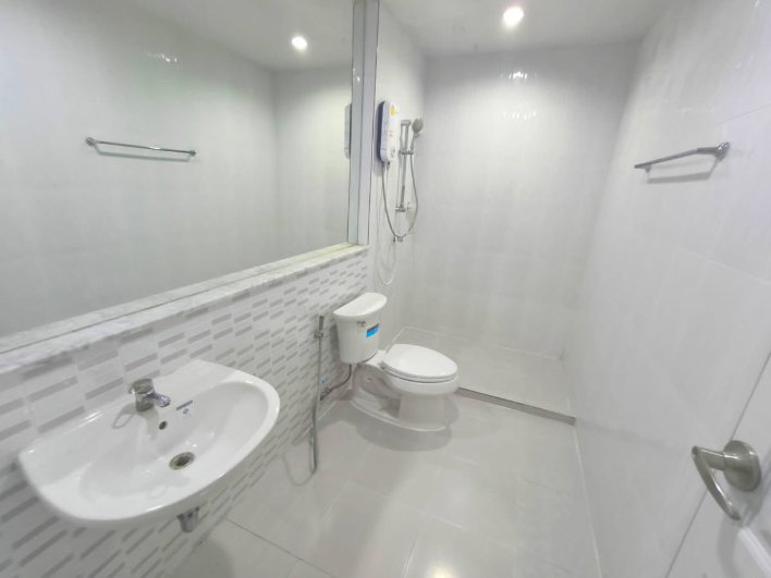 รูป ให้เช่าทาวน์โฮมใหม่ 3 ชั้นสไตล์มอรอคโค ใกล้ ม.บูรพา บางแสน - รูปที่ 4/16