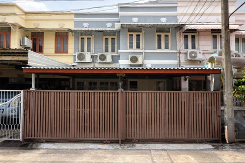 ขายทาวน์โฮม 2 ชั้น หมู่บ้านมหานครนิเวศน์ หน้ากว้าง 6 เมตร พื้นที่ใช้สอยใหญ่ ฟังก์ชันครบ พร้อมเข้าอยู่