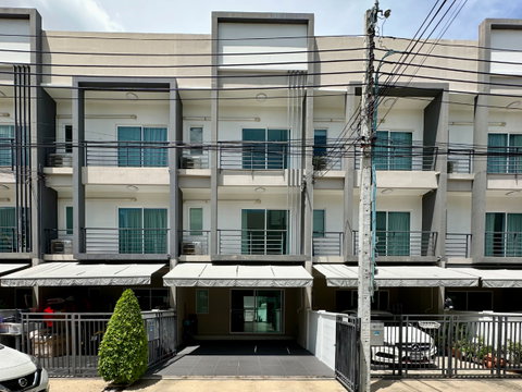 P0643/ให้เช่าทาวน์โฮม Baan Klangmuang Sukhumvit 77 ทำเลสุขุมวิท เข้าอยู่ได้ทันที
