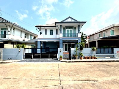 บ้านเดี่ยว ชลบุรี : บ้านเดี่ยว 2 ชั้น สไตล์โมเดิร์น พร้อมอยู่ โครงการคันทรีโฮม เลคแอนด์พาร์ค ชากค้อ - หนองขาม 67.5 ตร.ว 3 ห้องนอน3 ห้องน้ำ