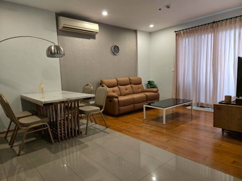 T221 Condo for rent The Vertical Aree, size 70 square metres. 2 bedrooms, 2 bathrooms, beautiful room, fully furnished, ready to move in.