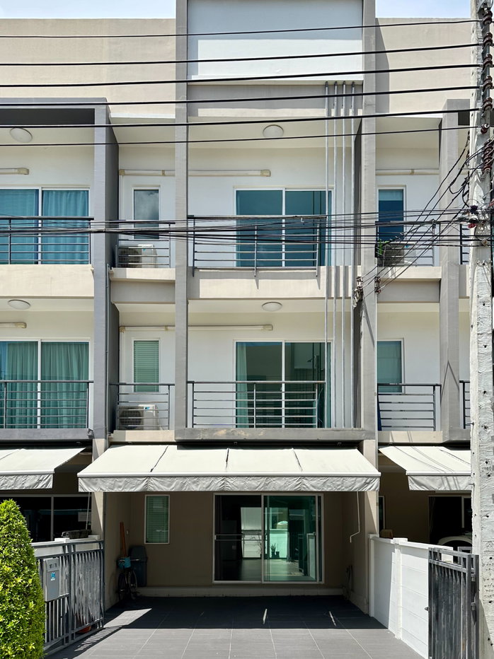 รูป P0643/ให้เช่าทาวน์โฮม Baan Klangmuang Sukhumvit 77 ทำเลสุขุมวิท เข้าอยู่ได้ทันที - รูปที่ 3/14