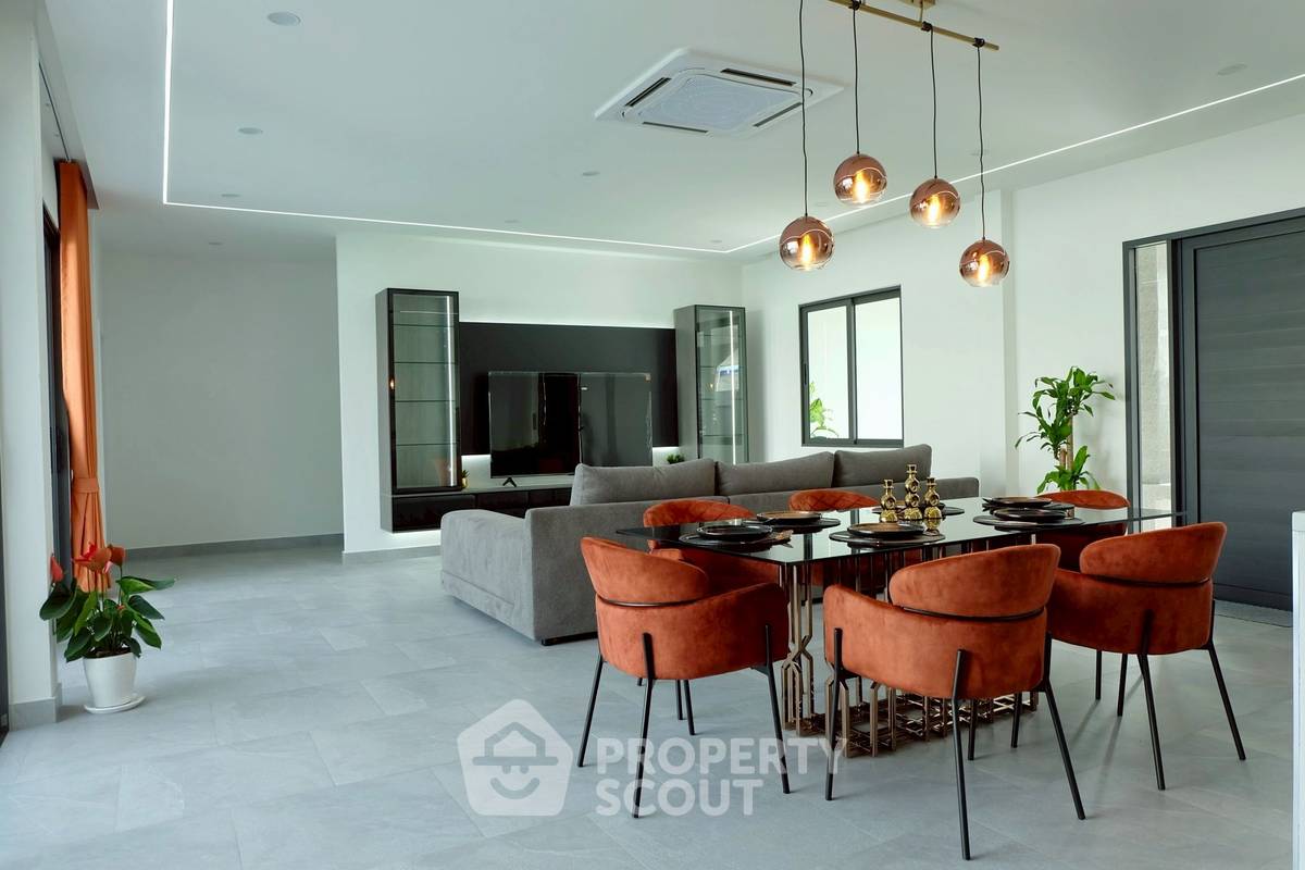 picture Pet-Friendly 3-BR Private Pool Villa (190 Sqm) Fully Renovated (ID 2792071) - 3/25