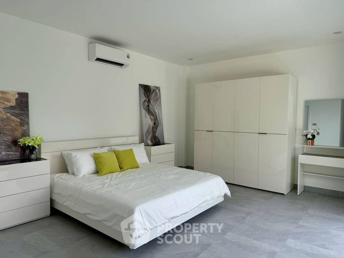 picture Pet-Friendly 3-BR Private Pool Villa (190 Sqm) Fully Renovated (ID 2792071) - 11/25