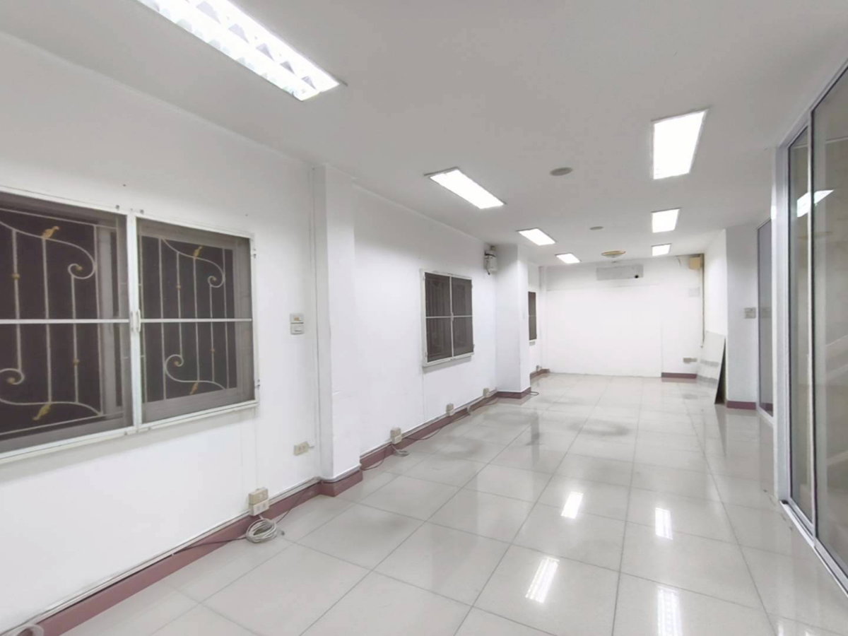 รูป  ขายด่วน! ทาวน์โฮม โครงการโฮมอินทาวน์ ทาวน์โฮม 3 ชั้น  35.7 ตรว  4 ห้องนอน 3 ห้องนอน - รูปที่ 5/11
