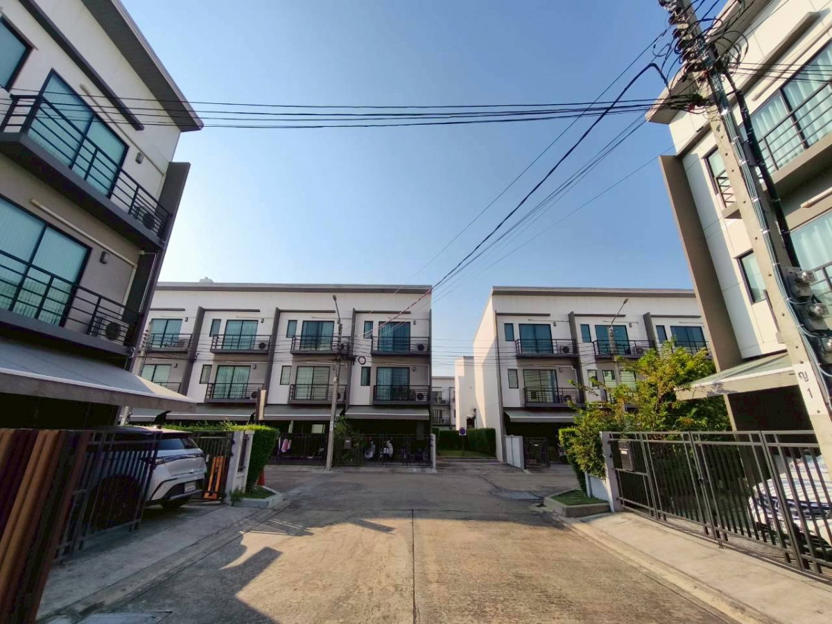 รูป ✨ ขายทาวน์โฮม 3 ชั้น บ้านกลางเมือง ปิ่นเกล้า - จรัญ 💰 ราคาเพียง 4.2 ล้านบาท - รูปที่ 3/37