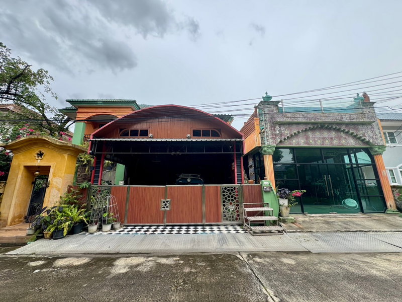 ขายบ้านเดี่ยว : ขายบ้านเดี่ยว หมู่บ้านลลิลกรีนวิลล์ อ่อนนุช-พระราม 9 เนื้อที่ 75 ตรว. 9.9 ล้าน