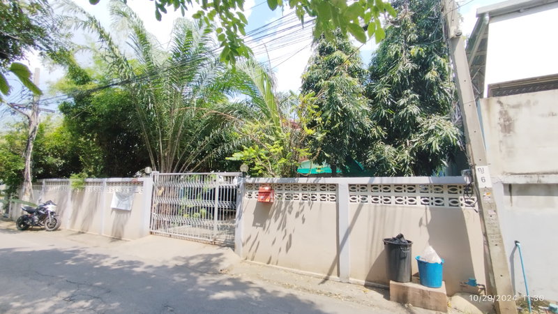 Houses for sale : Single House 100 sq.w 2 Stories Good Location ON SALE Very good Price.
