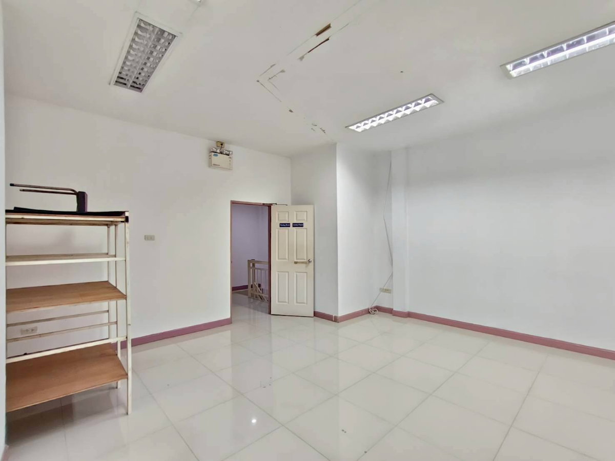 รูป  ขายด่วน! ทาวน์โฮม โครงการโฮมอินทาวน์ ทาวน์โฮม 3 ชั้น  35.7 ตรว  4 ห้องนอน 3 ห้องนอน - รูปที่ 3/11