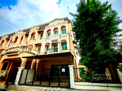 Townhouses for rent Thonburi Vocational College : ST500/For rent The Urban Sathorn townhome, newly renovated, single house style. With private garden Potential location near BTS Bang Wa