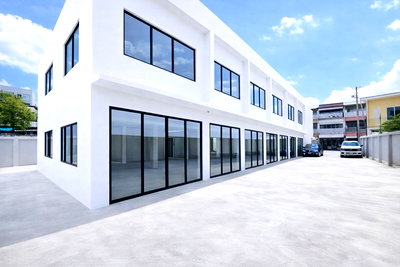 เช่าโรงงาน ถนนพระราม 3 : Showrooms 6คูหา เดอะ แบงค็อก สาทร โกดังให้เช่า 2นอน 4ห้องน้ำ ใกล้ BTS สุรศักดิ์ 200ม. และ เซ็นทรัล บางรัก 550 ม. 160ตร.วา 822ตร.ม.