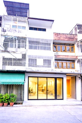 เช่าอาคารพาณิชย์ ถนนสุทธิสารวินิจฉัย : เหมาะลงทุน Hostel Airbnb รัชดา ใกล้ MRTโชคชัย4 299ม. อาคาร 4ชั้น 6–8นอน 6น้ำ 20 ตร.ว.252 ตร.ม.