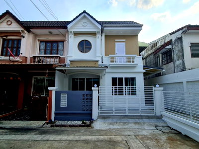 ขายทาวน์โฮม : ขายทาวน์เฮาส์ หลังมุม หมู่บ้านบุศรินทร์ รามอินทรา109 บ้านรีโนเวทใหม่ พร้อมเข้าอยู่ (N.2071)