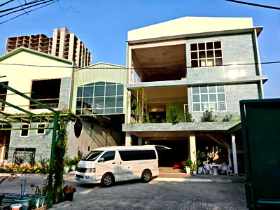 Factory for rent Esplanade Ngamwongwan-Khaerai : Office and warehouse for rent in Rewadi, 1,900 sq.m. near Nonthaburi Government Center