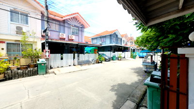 Twin houses for sale Phra Samut Jadee Samut Prakarn : Twin houses at Pruksa 34/2 Pracha Uthit 90 for the lowest price.
