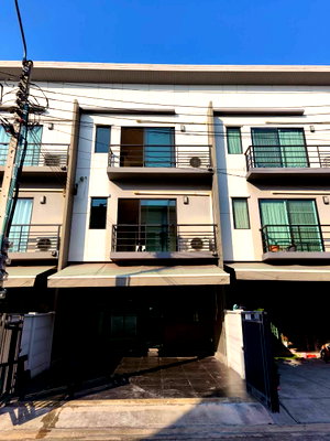 Townhouses for sale Suan Dusit University : ✨ 3-story townhome for sale, Baan Klang Muang Pinklao - Charan. 💰 Price only 4.29 million baht.