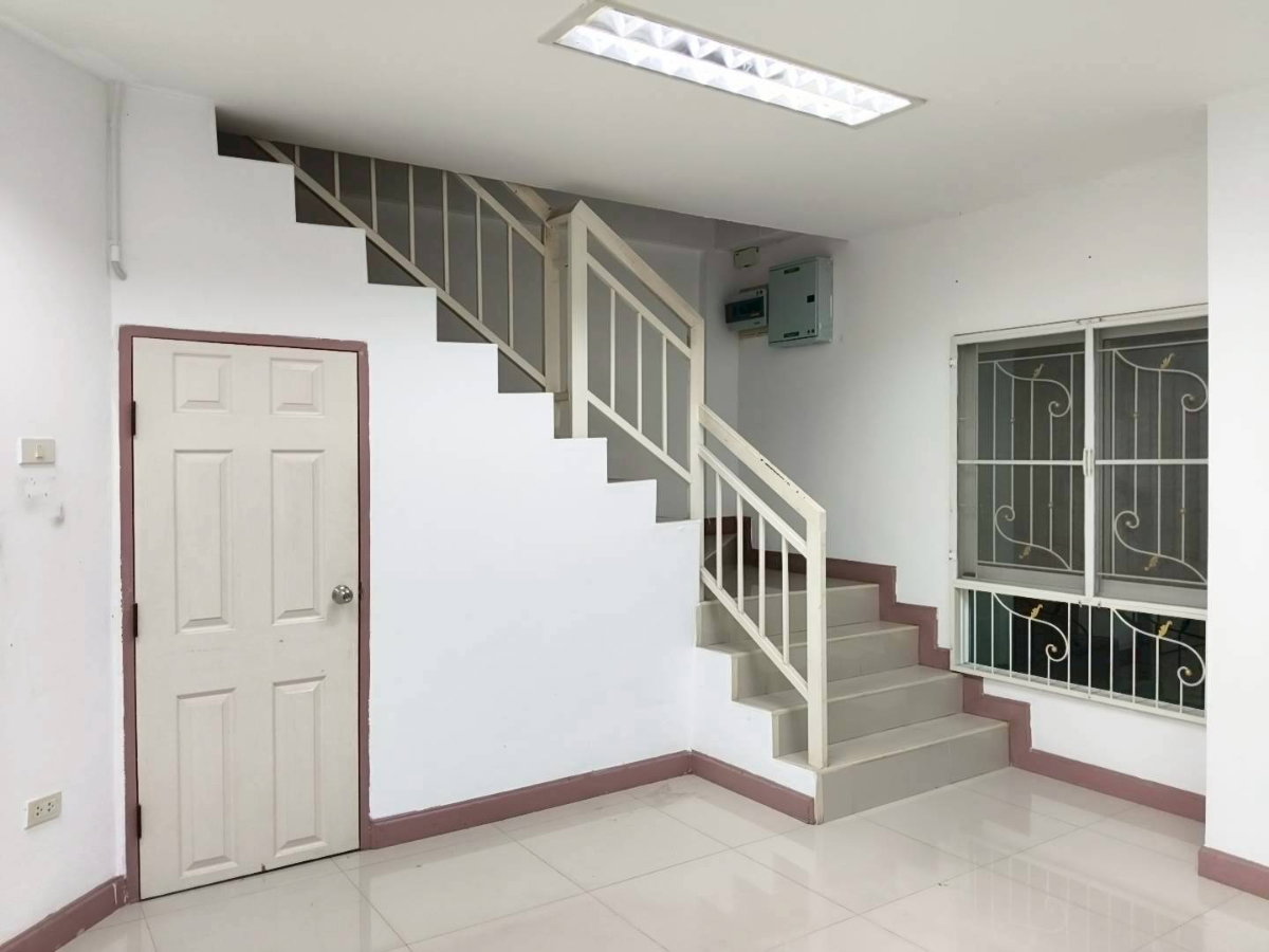 รูป  ขายด่วน! ทาวน์โฮม โครงการโฮมอินทาวน์ ทาวน์โฮม 3 ชั้น  35.7 ตรว  4 ห้องนอน 3 ห้องนอน - รูปที่ 10/11