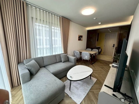 ให้เช่าคอนโด : 2 ห้องนอน  Chapter Thonglor 25  ห้องมุม วิวสระ  (Rt-01)