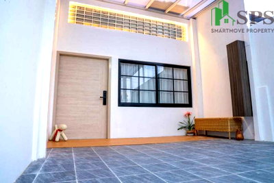 Townhouses for rent Watthana : For Rent: Newly Renovated, Pet-Friendly House Near BTS Skytrain – Phra Khanong BTS Station (SPSSR164)