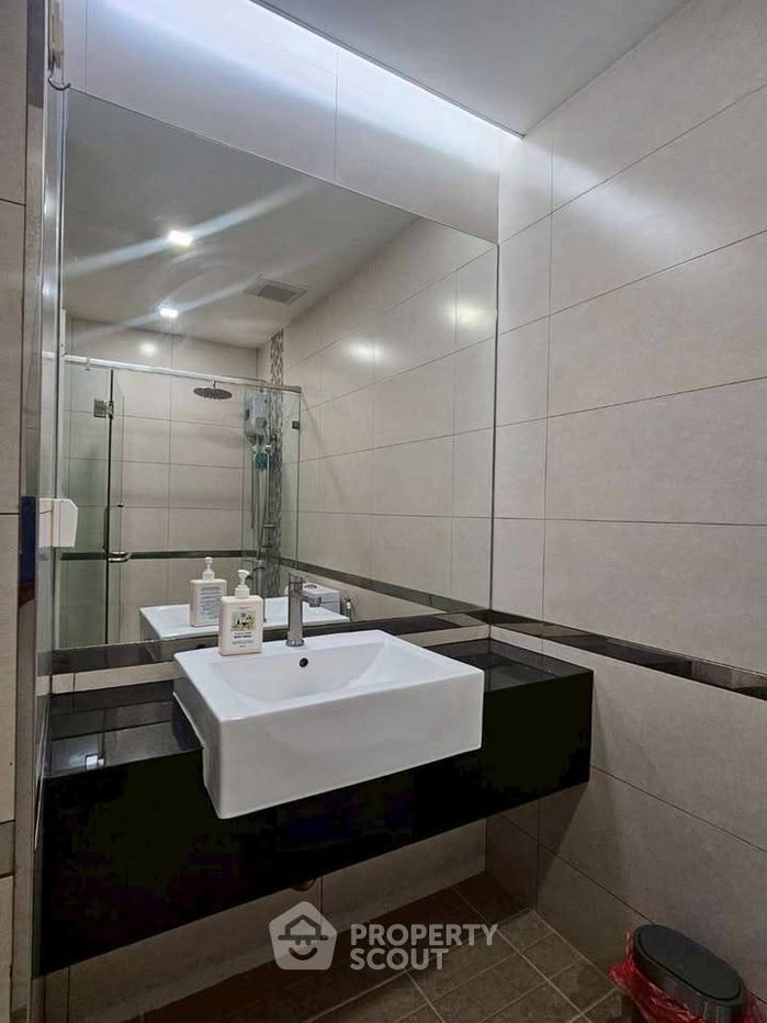 picture 1-BR Condo For Rent, Siam Oriental Plaza, Near Phratamnak (ID 2796434) - 9/17