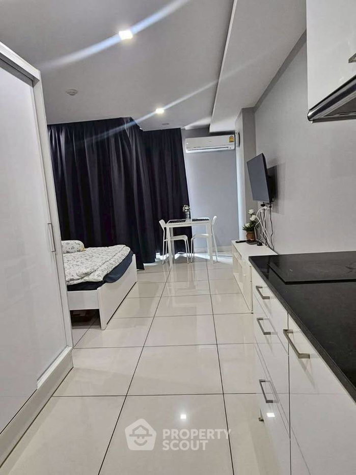 picture 1-BR Condo For Rent, Siam Oriental Plaza, Near Phratamnak (ID 2796434) - 7/17