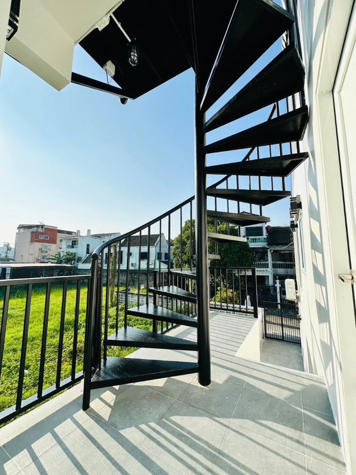 รูป 🌿 **VR0244 บ้านให้เช่าหรู รัชดา 18 ห้วยขวาง 🚇 **ใกล้ MRT สุทธิสาร หลังริม รีโนเวทใหม่** - รูปที่ 11/32